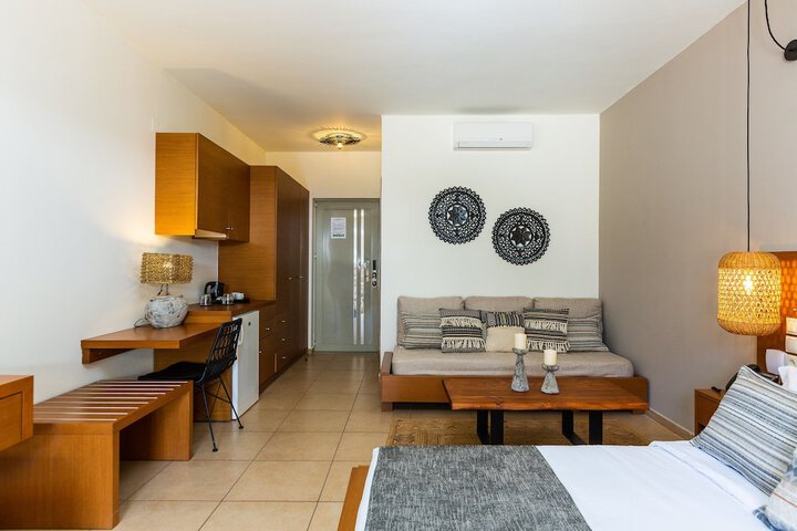 Room 17 of 102
