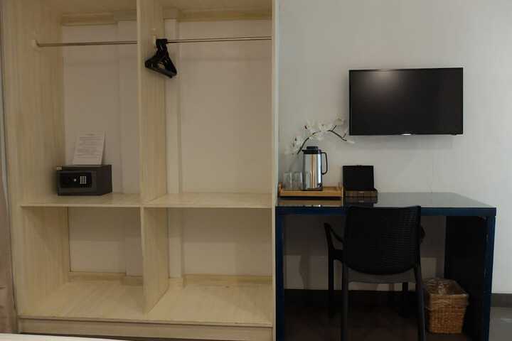 Room 27 of 42