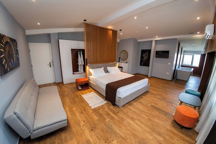 Room 42 of 90