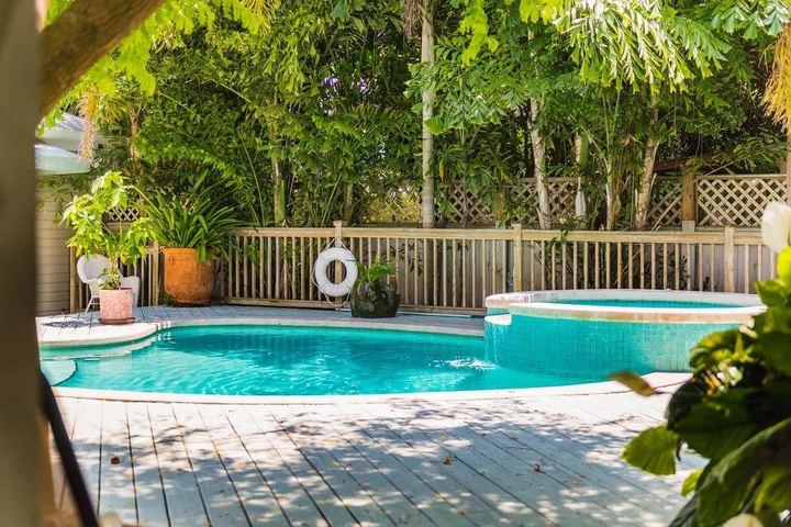 Pool 13 of 20