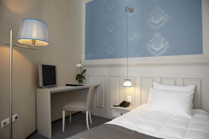 Room 18 of 47