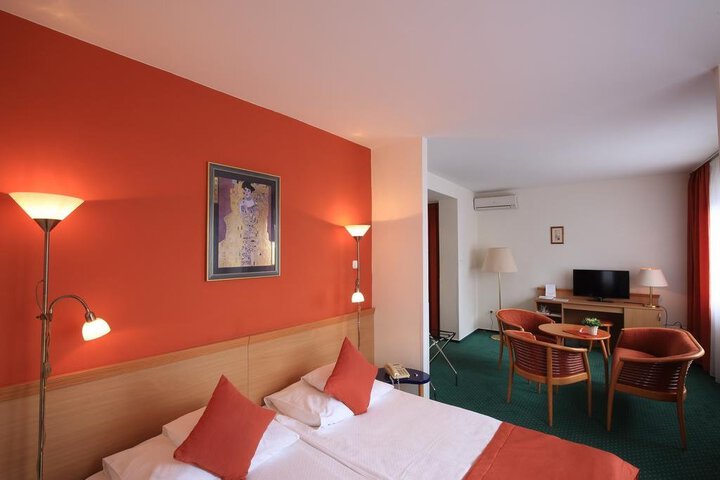Room 4 of 14