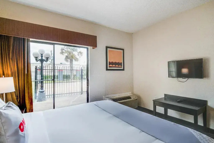 Room 4 of 14