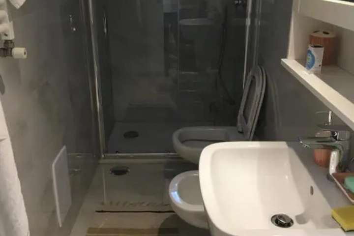 Room 11 of 20