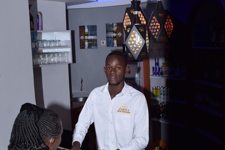 Lounge 146 of 163