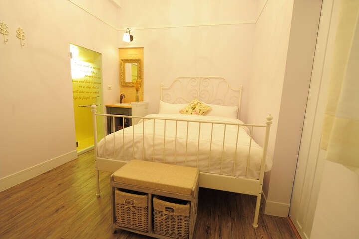 Room 4 of 23