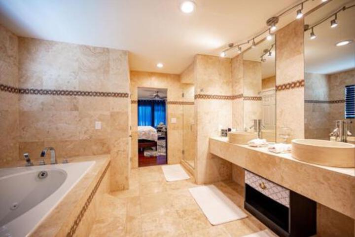 Your Private Luxurious &  Large Oasis 4 Suites in Las Vegas, CA