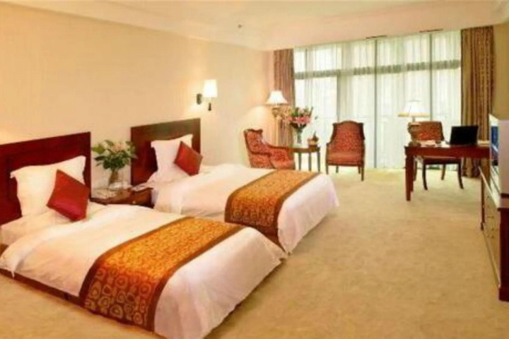 Room 4 of 10