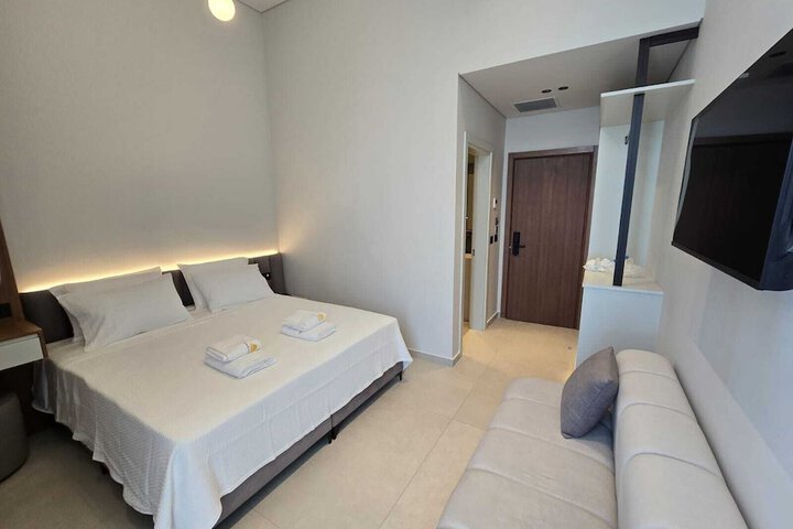 Room 4 of 42