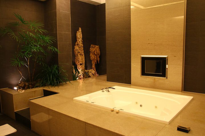 Hot Tub 16 of 22