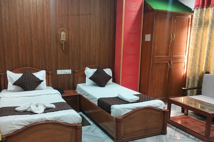 Room 9 of 37