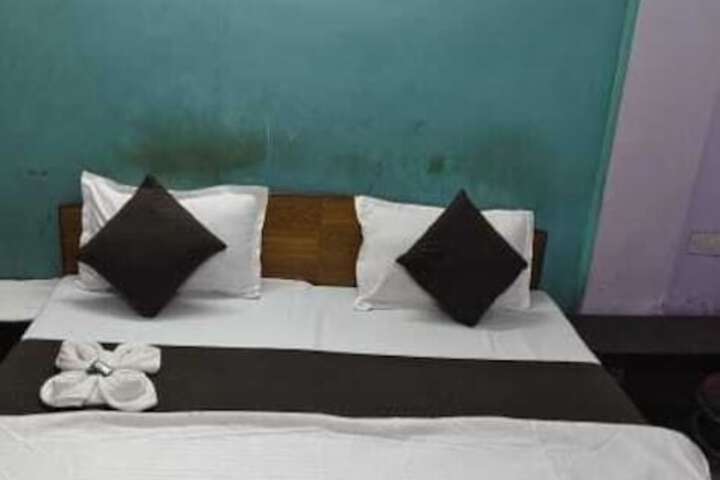 Room 8 of 18