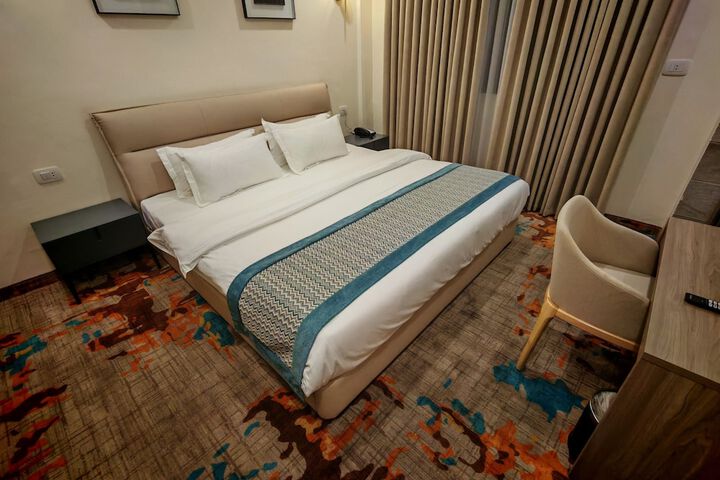 Room 34 of 118
