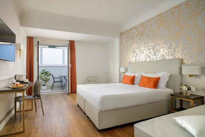 Room 34 of 80