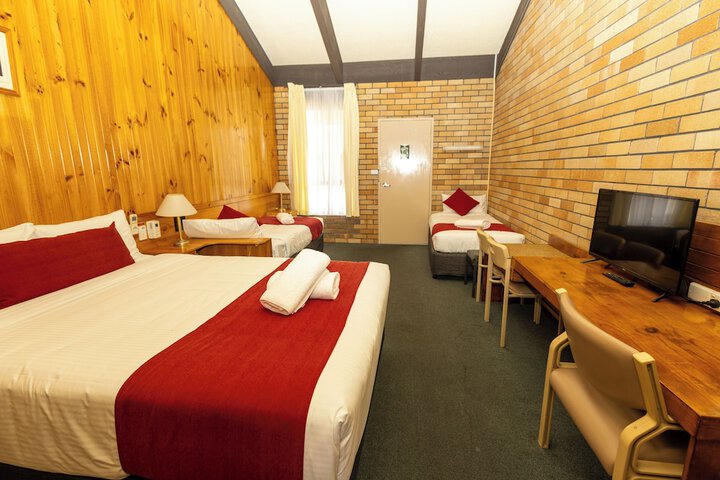 Room 2 of 33