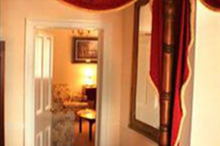 Room 8 of 19