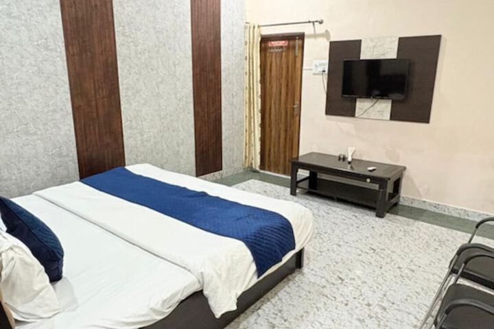 Room 5 of 9