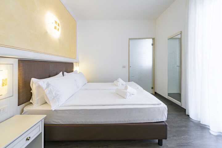 Room 17 of 31