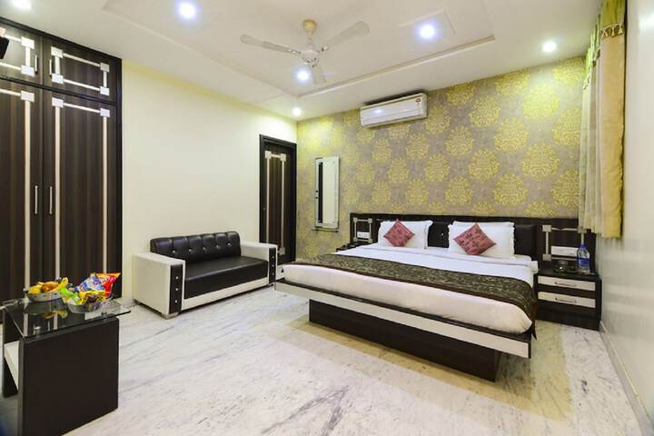 Room 5 of 16