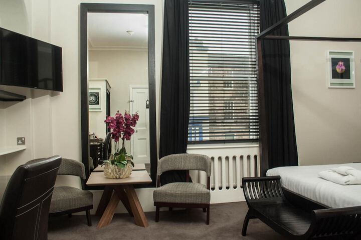 Room 35 of 66
