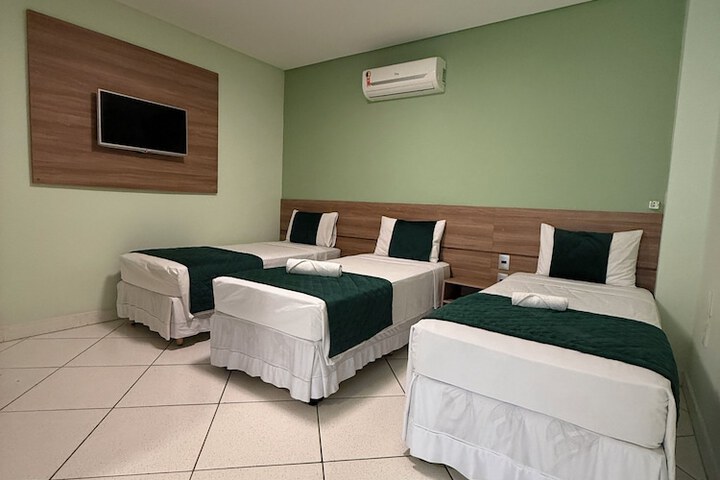 Room 13 of 26