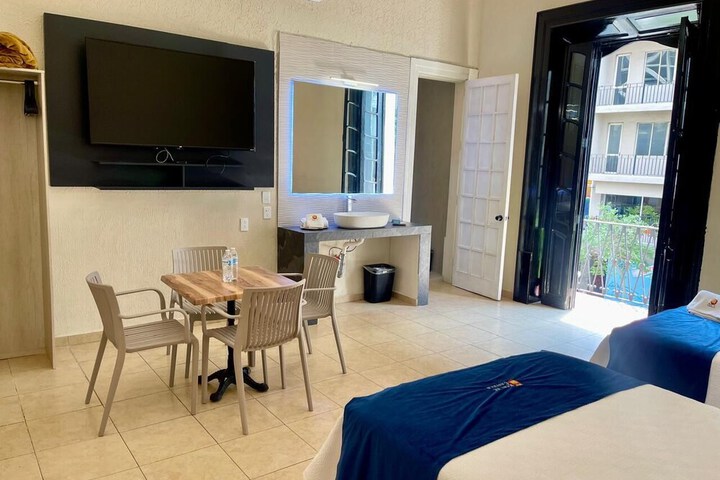 Room 14 of 36