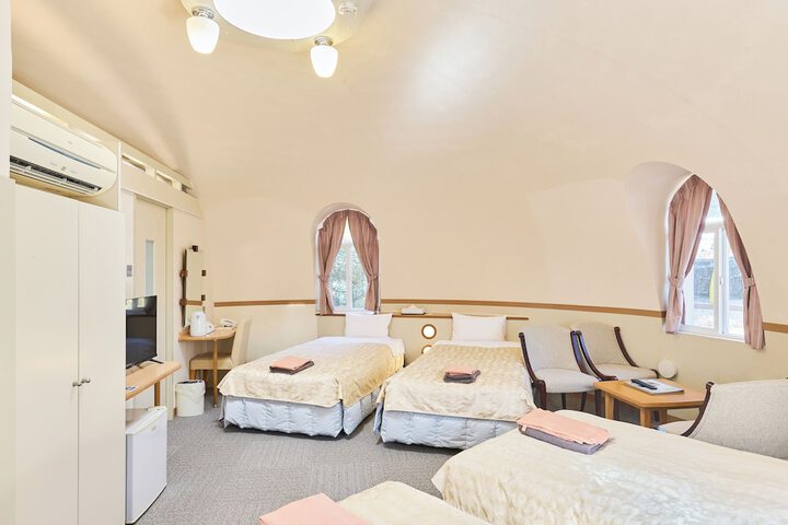 Room 11 of 100