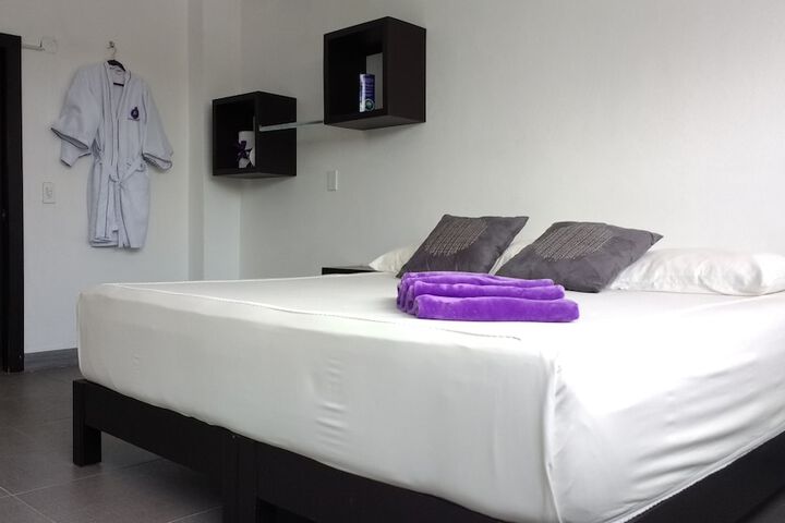 Room 8 of 165
