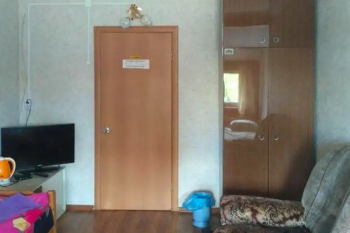 Room 4 of 6