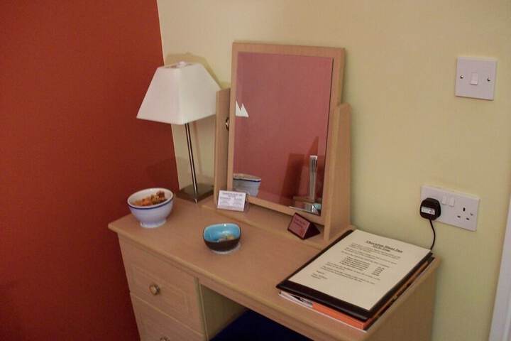 Room 6 of 16