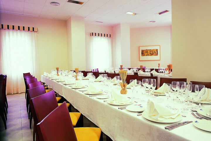 Dining 41 of 55