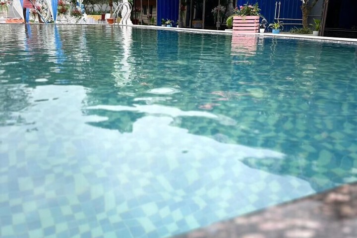 Pool 34 of 44