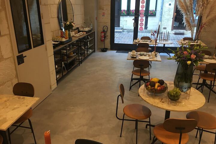Dining 70 of 83