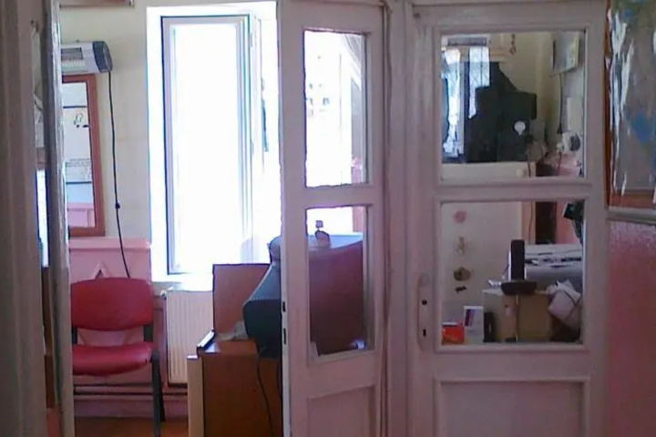 Room 2 of 10