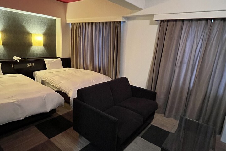 Room 13 of 15