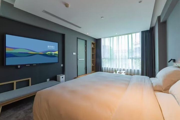 Room 13 of 25