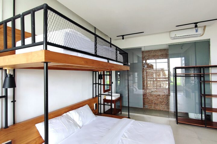 Room 11 of 31