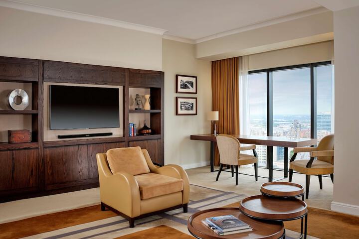 Room 34 of 102