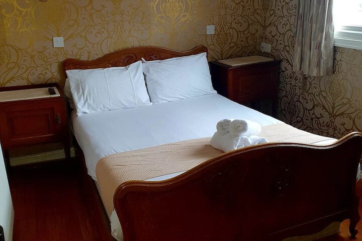 Room 32 of 59