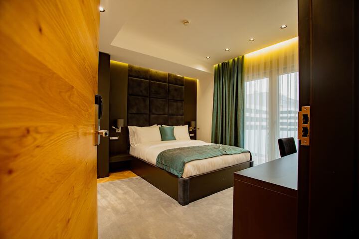 Room 6 of 37
