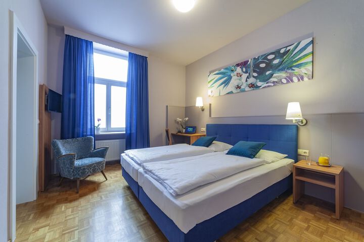 Room 4 of 20