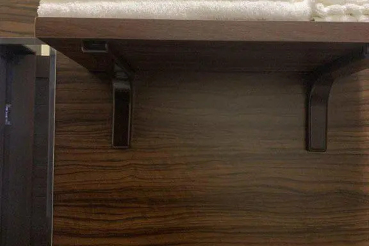 Room 16 of 40