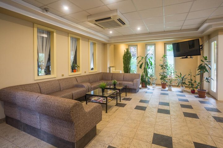 Entrance & Lobby
