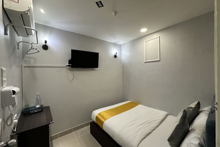 Room 46 of 80