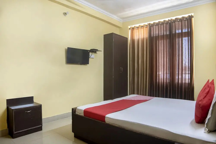 Room 2 of 10