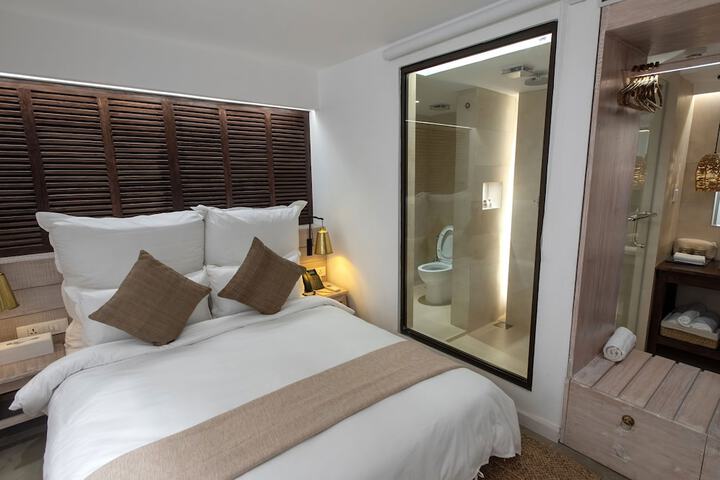 Room 4 of 35