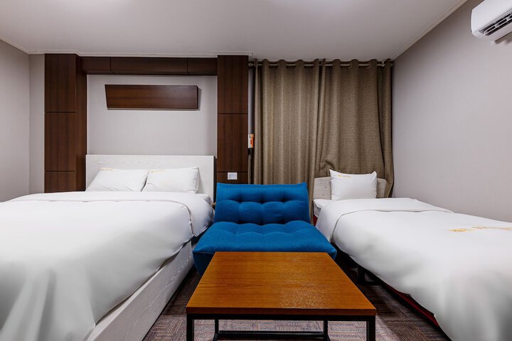 Room 13 of 37