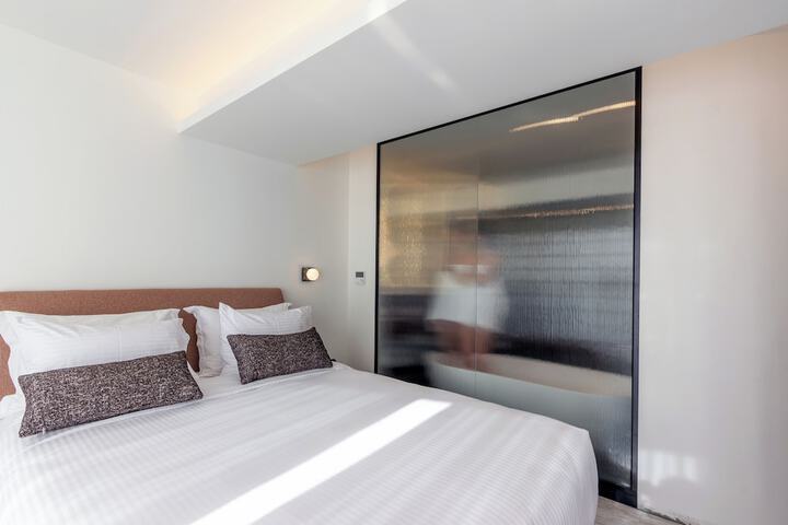 Room 13 of 47