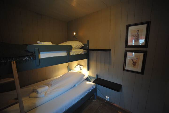 Room 48 of 142