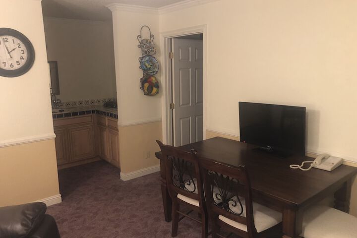 Classic Queen Bed (12 of 38)